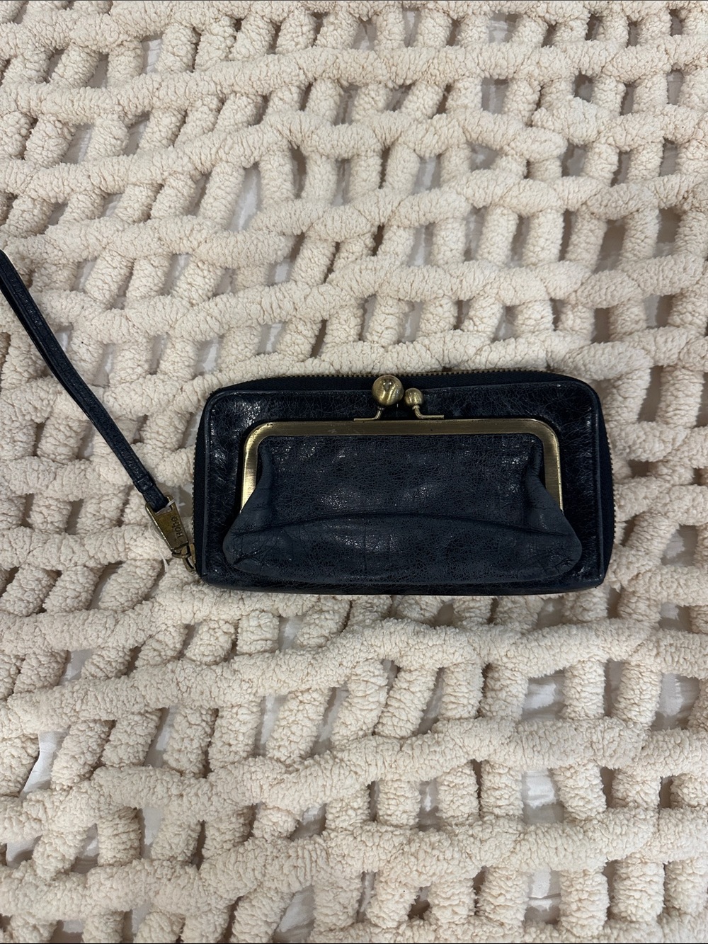HOBO Black Leather Kiss-Lock Wristlet Wallet Clutch - Picture 2 of 9
